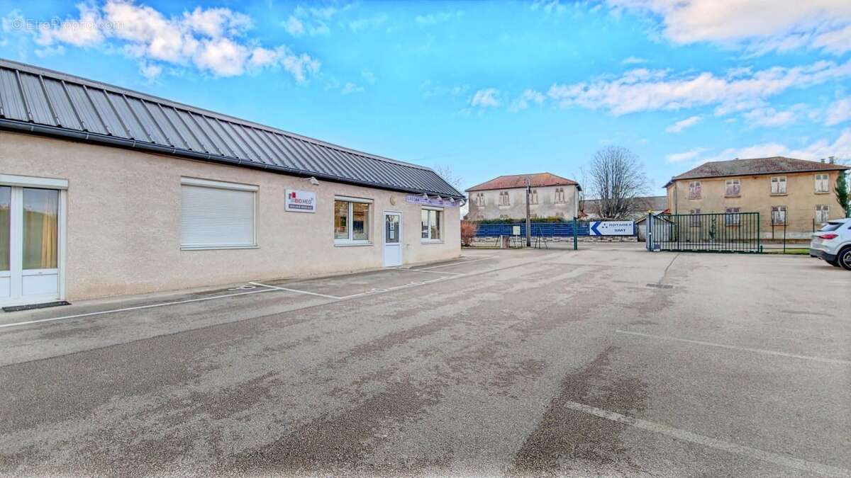 Local commercial À Vendre 156 m² - photo 2