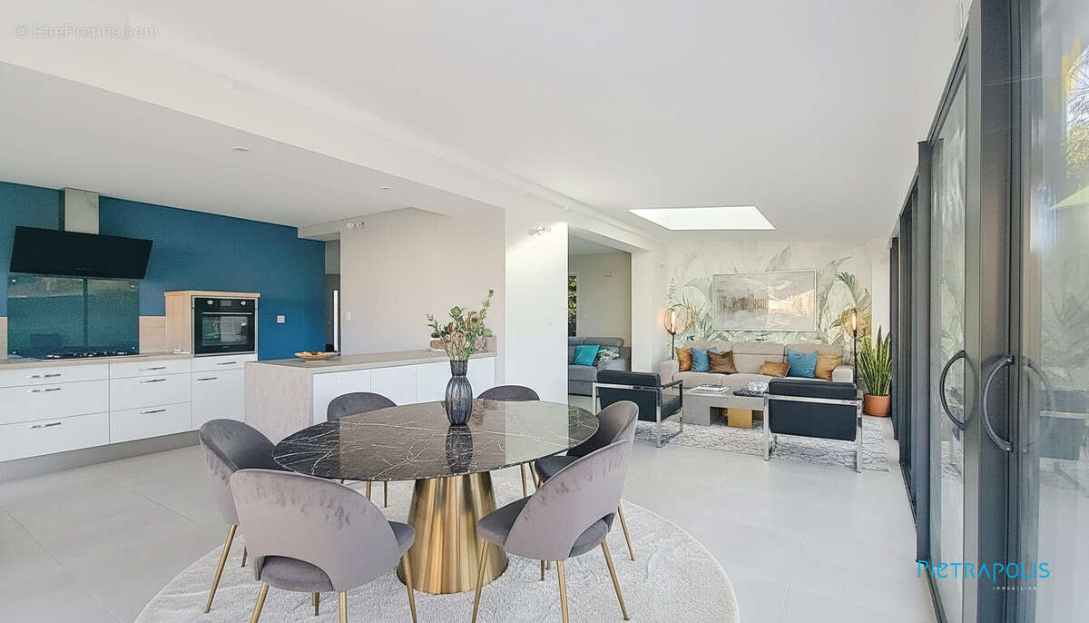 Maison à MEYRIEU-LES-ETANGS