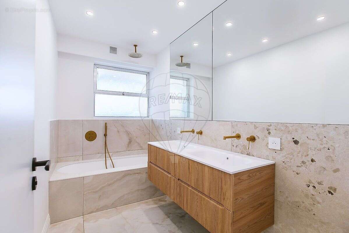 Appartement à VILLENEUVE-LOUBET