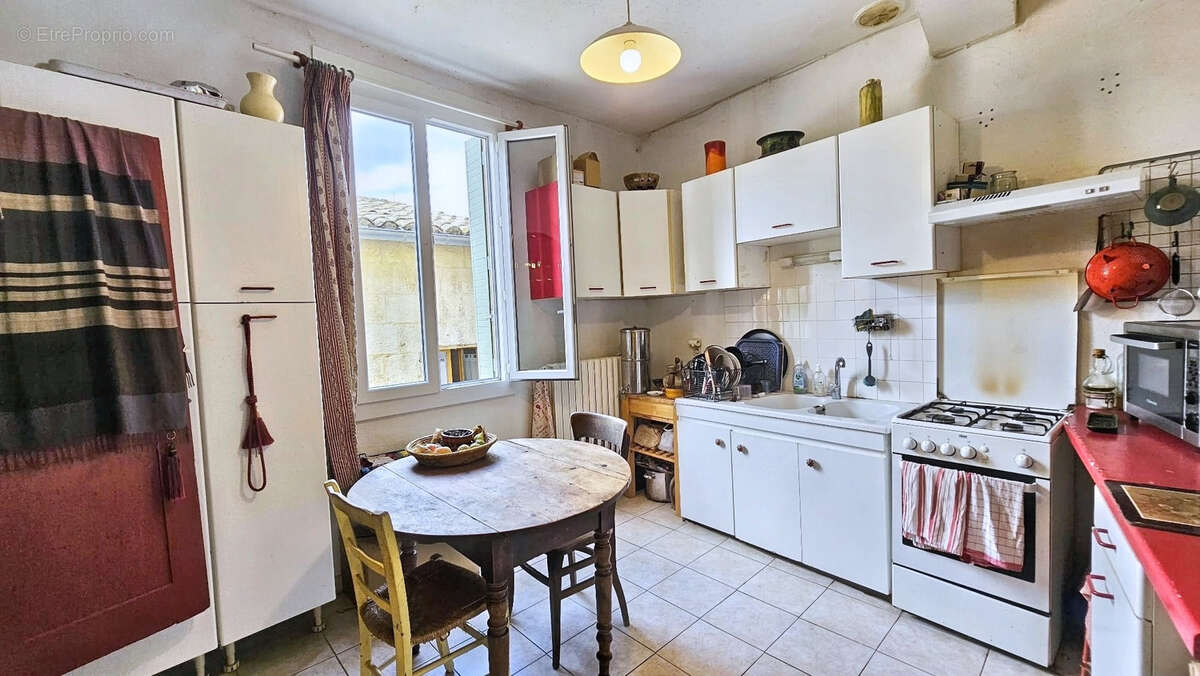 Sommiéres - Centre historique - Maison 6 Pièces 130 M2 A rafraichir - photo 8