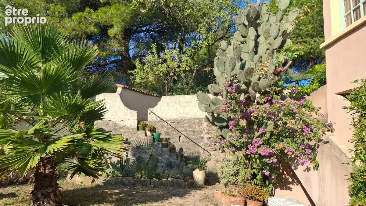Une belle demeure de caractère, à quelques pas de la plage... - photo 3
