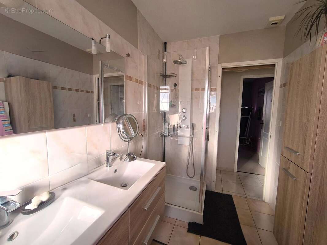 Maison à CRUZILLES-LES-MEPILLAT