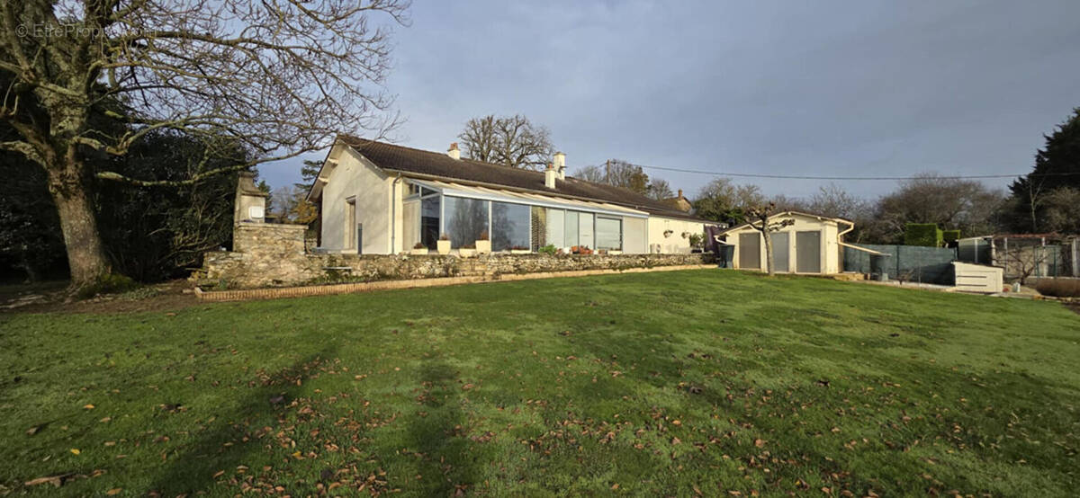 Maison à EXIREUIL