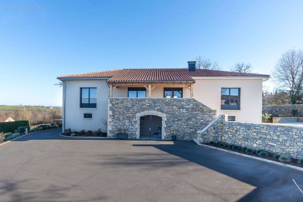 Maison à LENTILLAC-SAINT-BLAISE