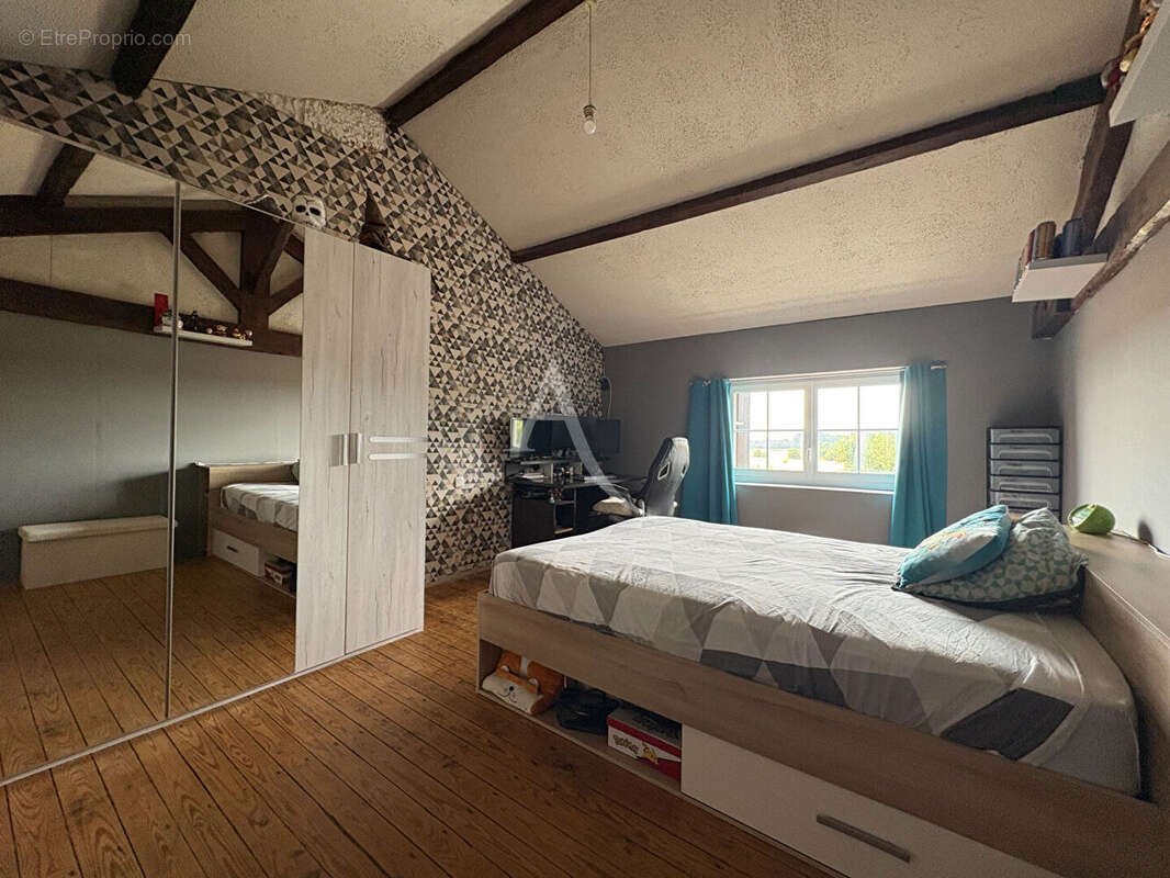 Maison 6 pièces - 4 chambres  - NALLIERS - photo 8