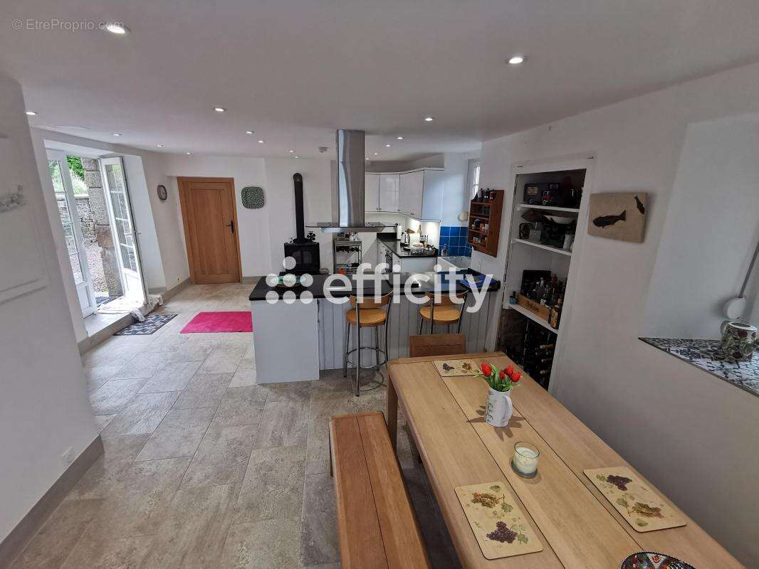 Maison à TESSY-SUR-VIRE