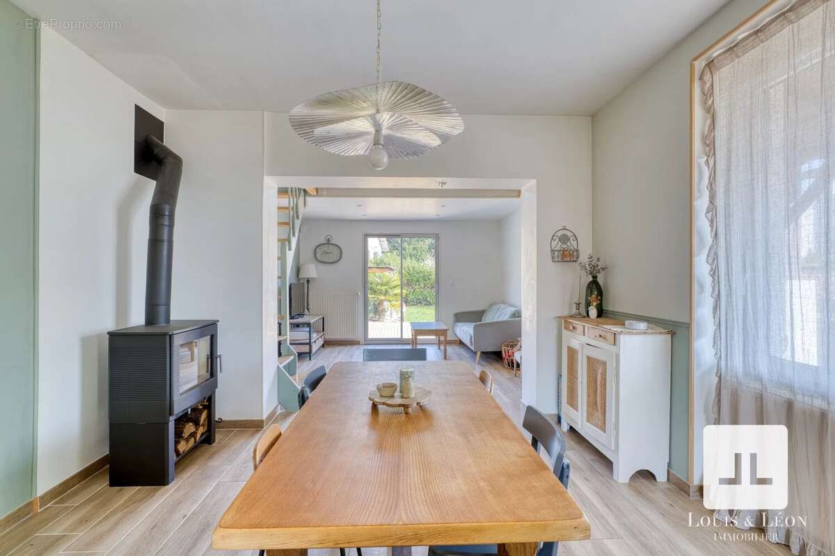 Maison à LIMAS