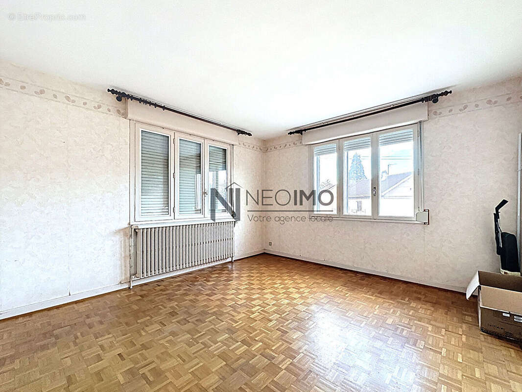 Maison à NEUFCHATEAU