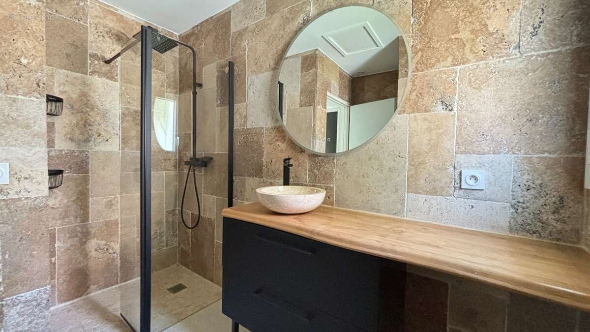 À vendre – Belle maison T4 avec piscine, jardin et terrasse - photo 9