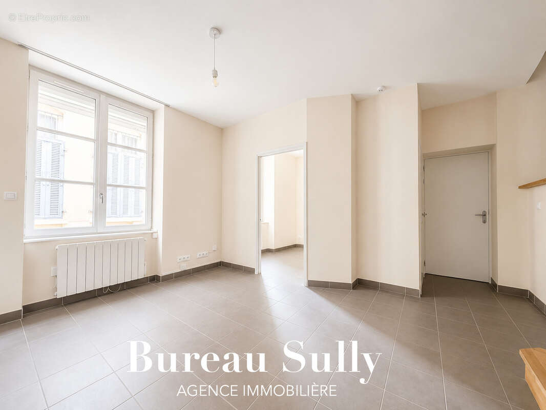 RARE LYON 5 / 'St Georges' - Bord de Saône / Face Ainay :Bel appartement de type T2 - photo 6