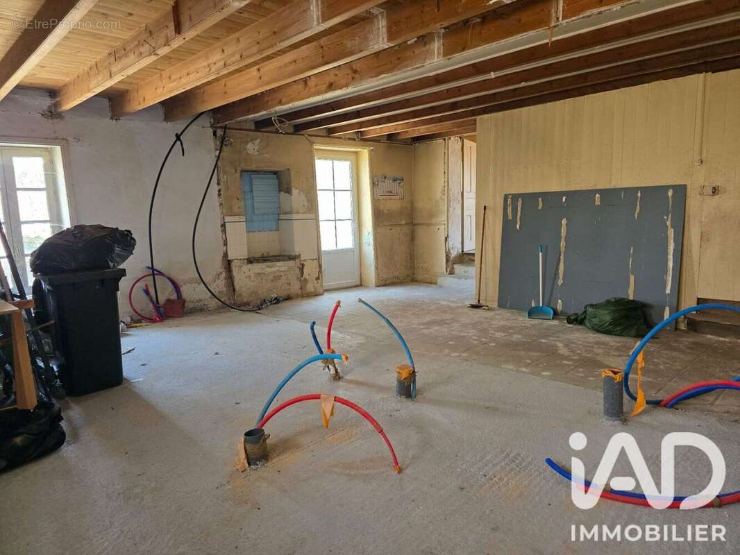 Maison 200 m² à Bazoges-En-Pareds  - photo 3