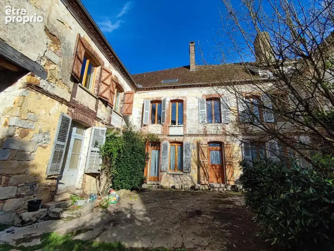Ancien Corps de Ferme de 190 m² avec dépendances, cave et jardin clos - photo 16