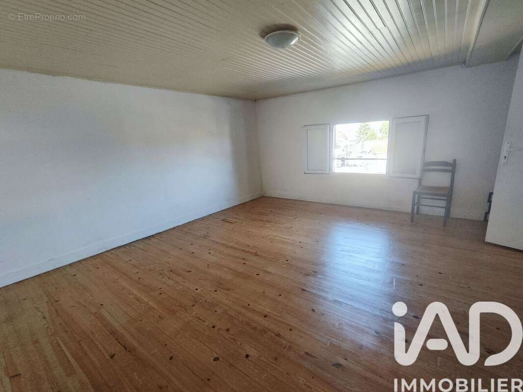 Maison 200 m² à Saint-Seurin-Sur-L'isle  - photo 7