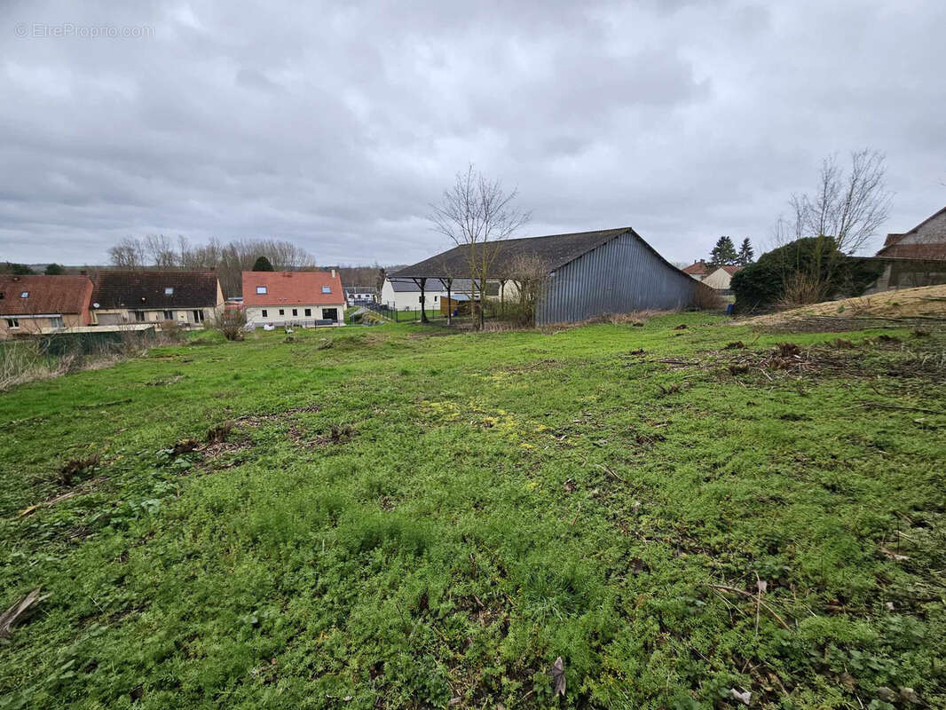Terrain à HANGEST-SUR-SOMME