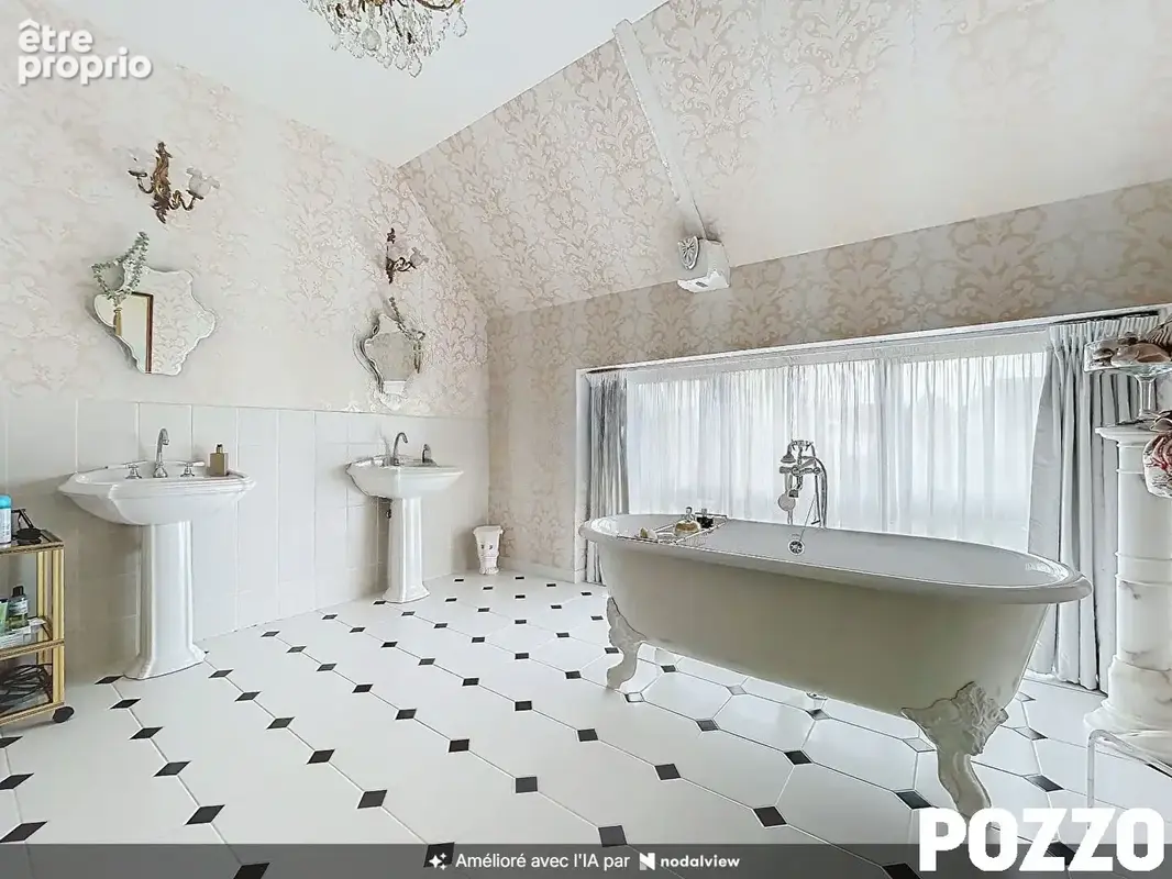 A VENDRE- Elégante demeure de standing , jardin, dépendance, garage, 5 km de la plage. - photo 8