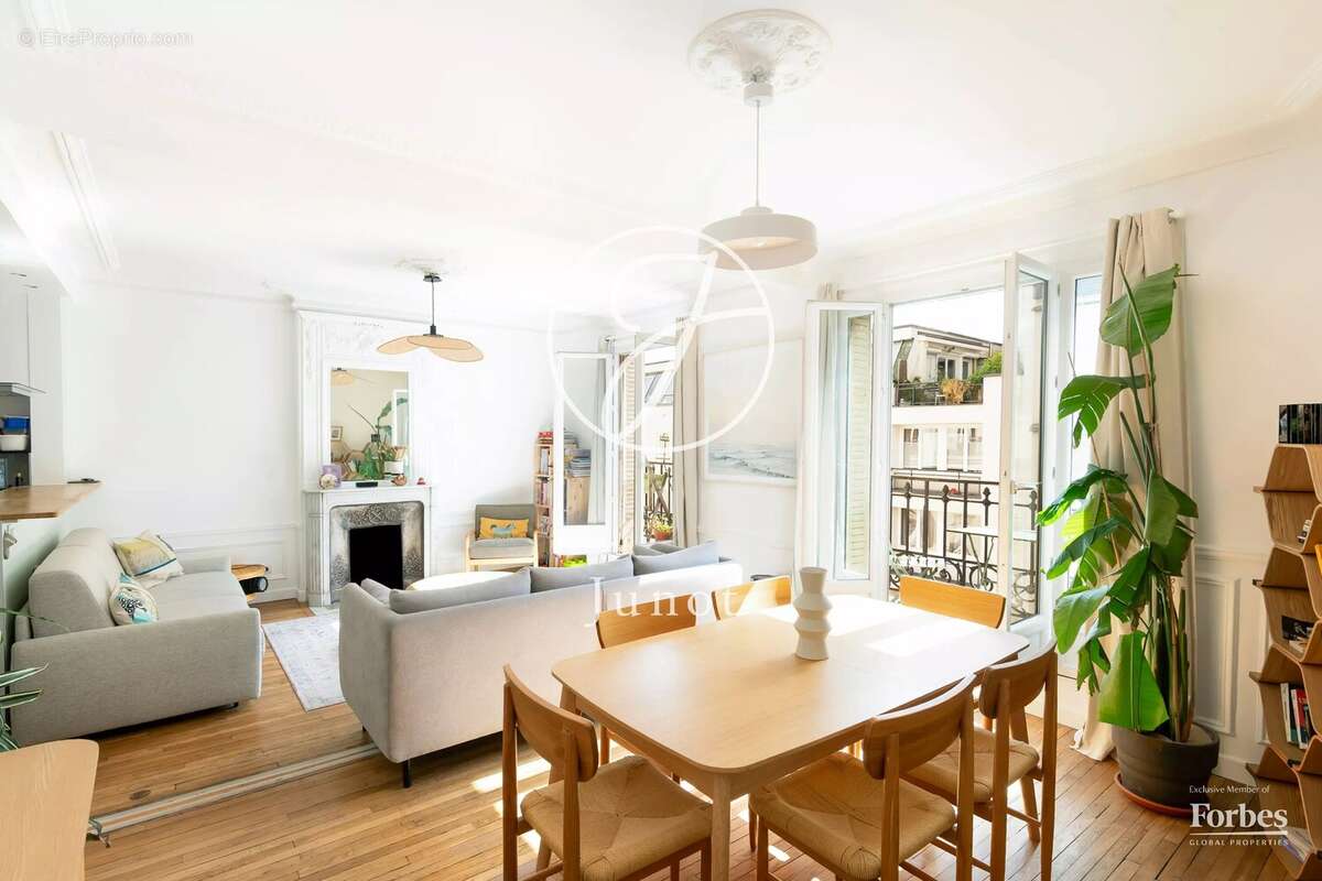 Appartement à PARIS-18E