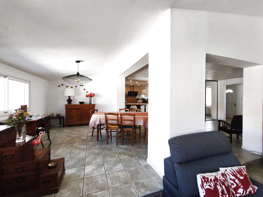 Maison à SAINT-LAURENT-DE-LA-SALANQUE