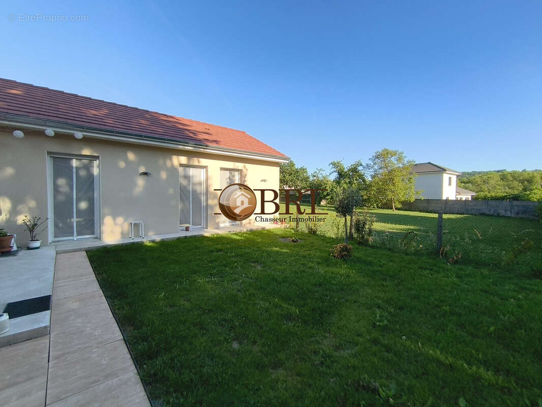 côté jardin - Maison à LES ABRETS