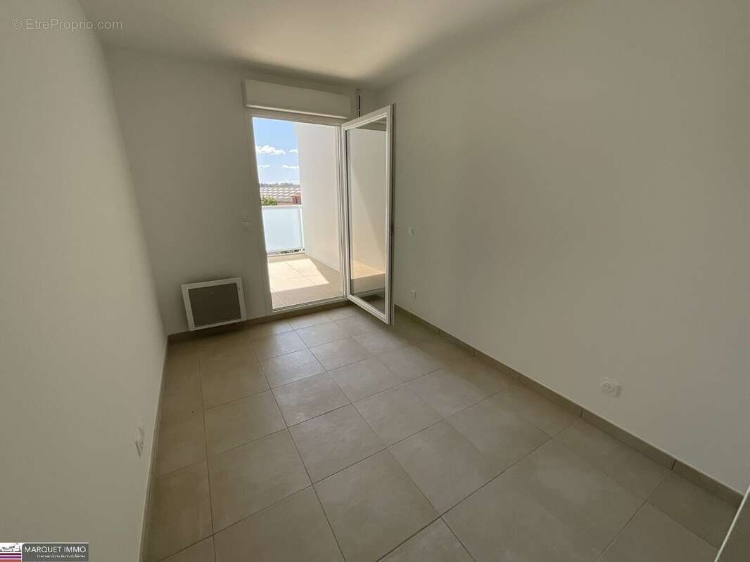 APT T4 offrant 90 m² avec double terrasse 18 m² et 6 m² et parking au 3° étage avec ascenseur... - photo 9