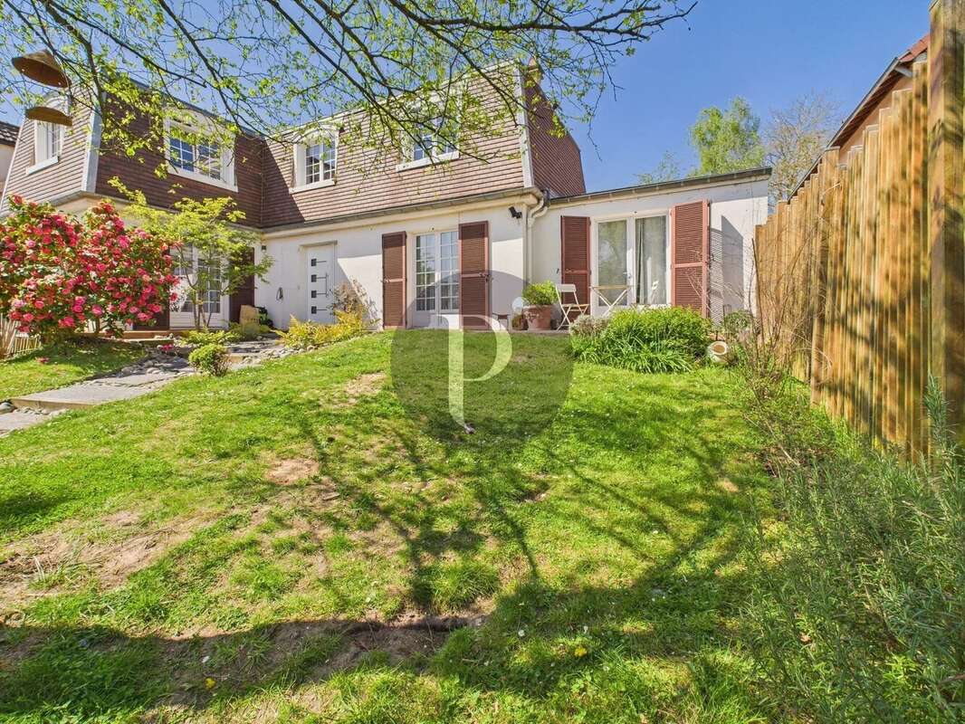 Maison à VERRIERES-LE-BUISSON