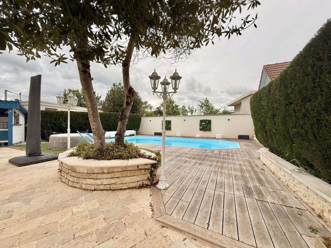 Maison à GENLIS