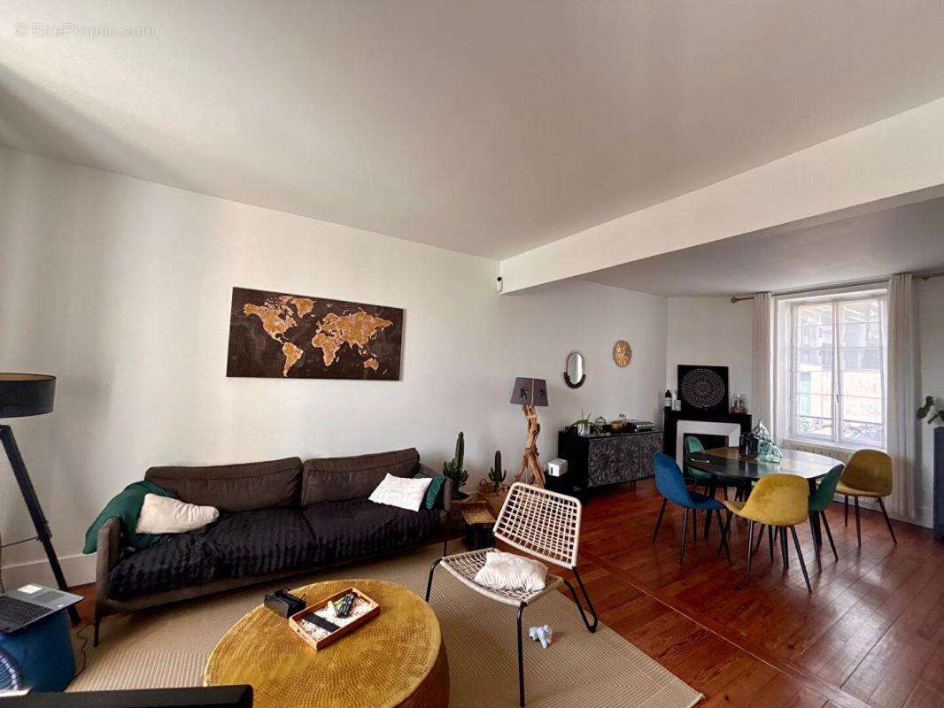 Maison de ville de 146 m² avec piscine, dépendance et stationnement à proximité - photo 2