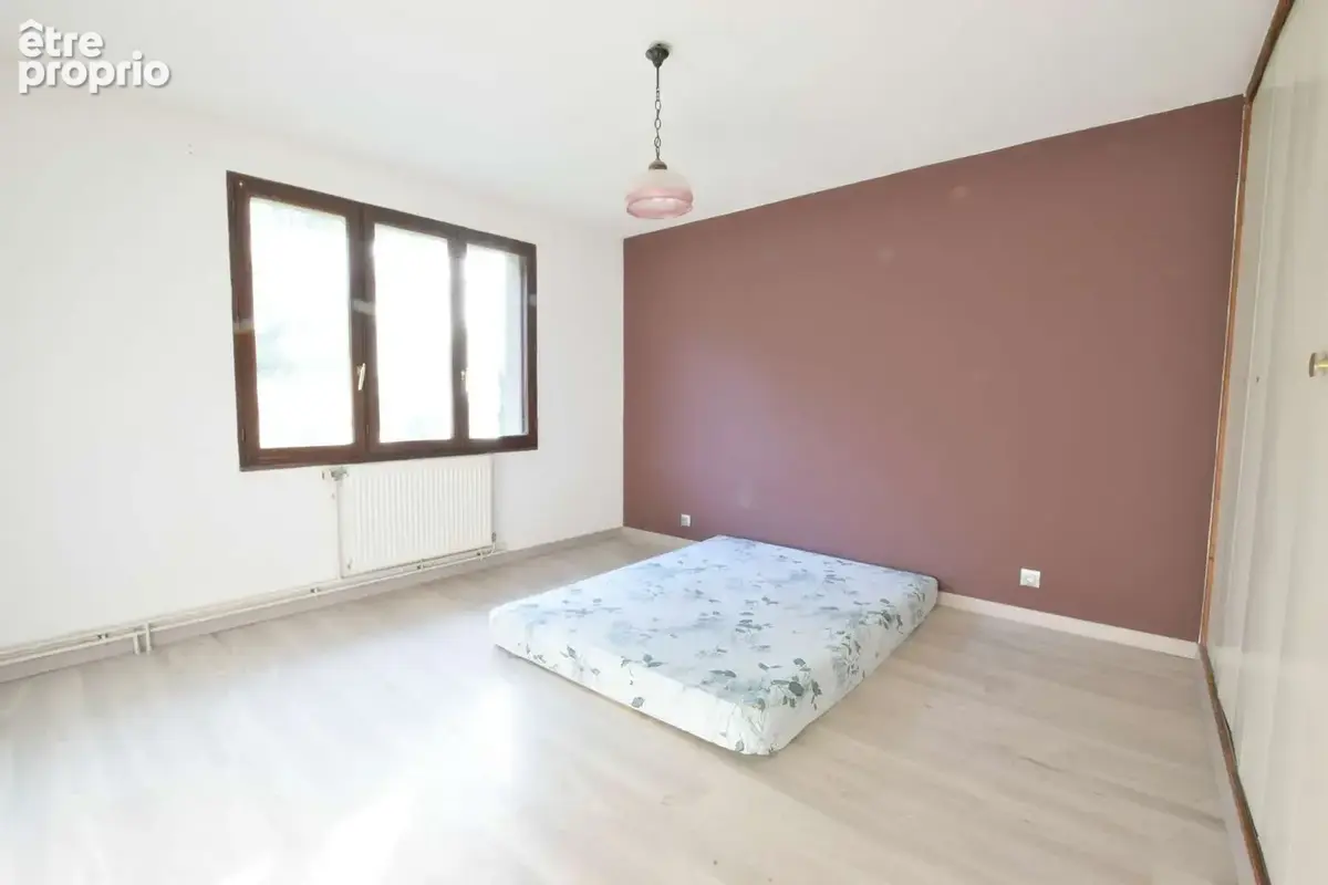 Maison dans quartier calme - grands volumes - photo 6
