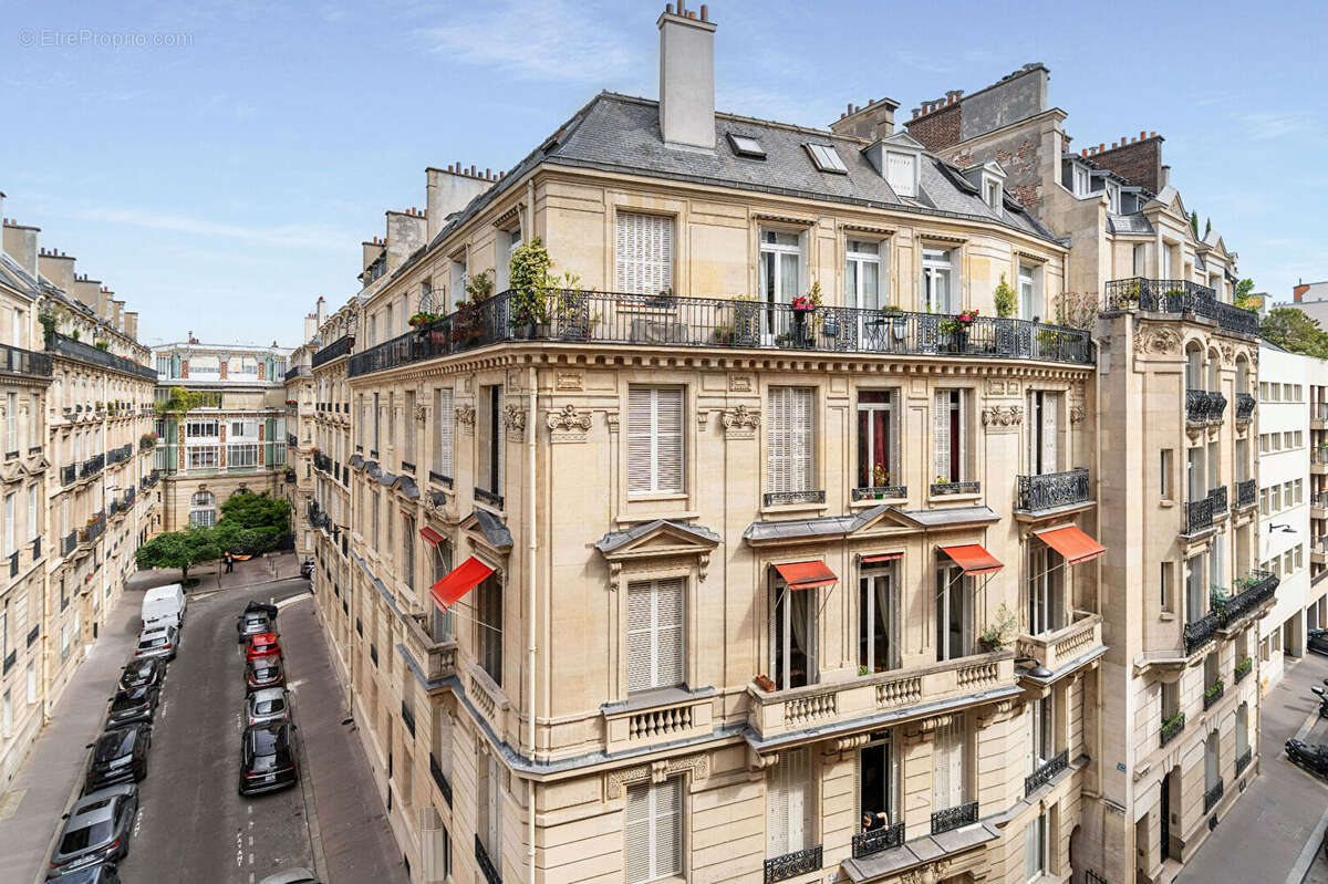 Appartement à PARIS-17E