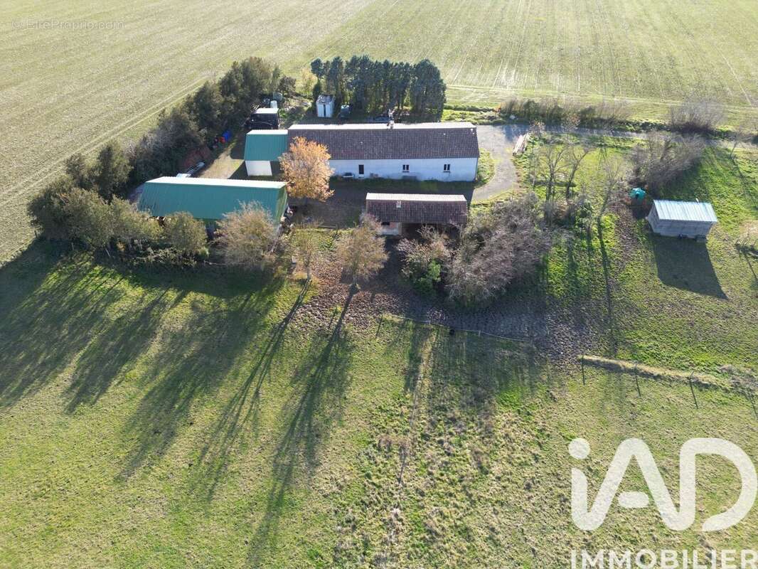 Photo 2 - Maison à SAINT-LEON