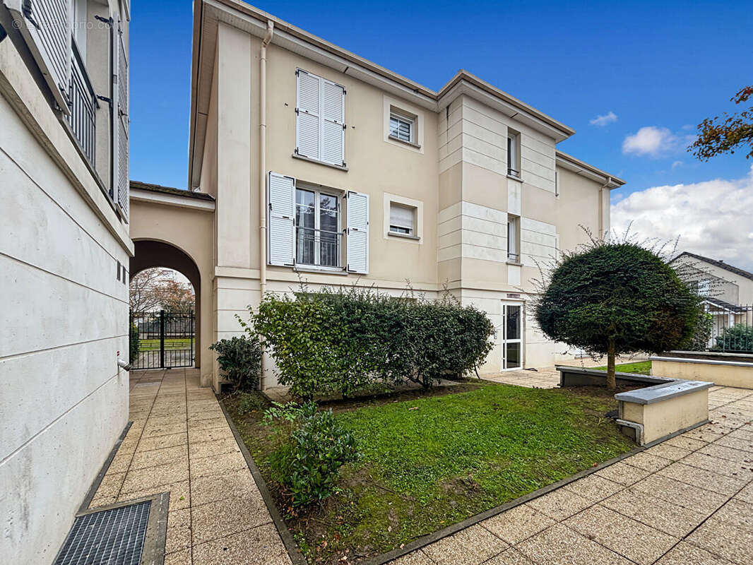 Appartement à SAVIGNY-LE-TEMPLE