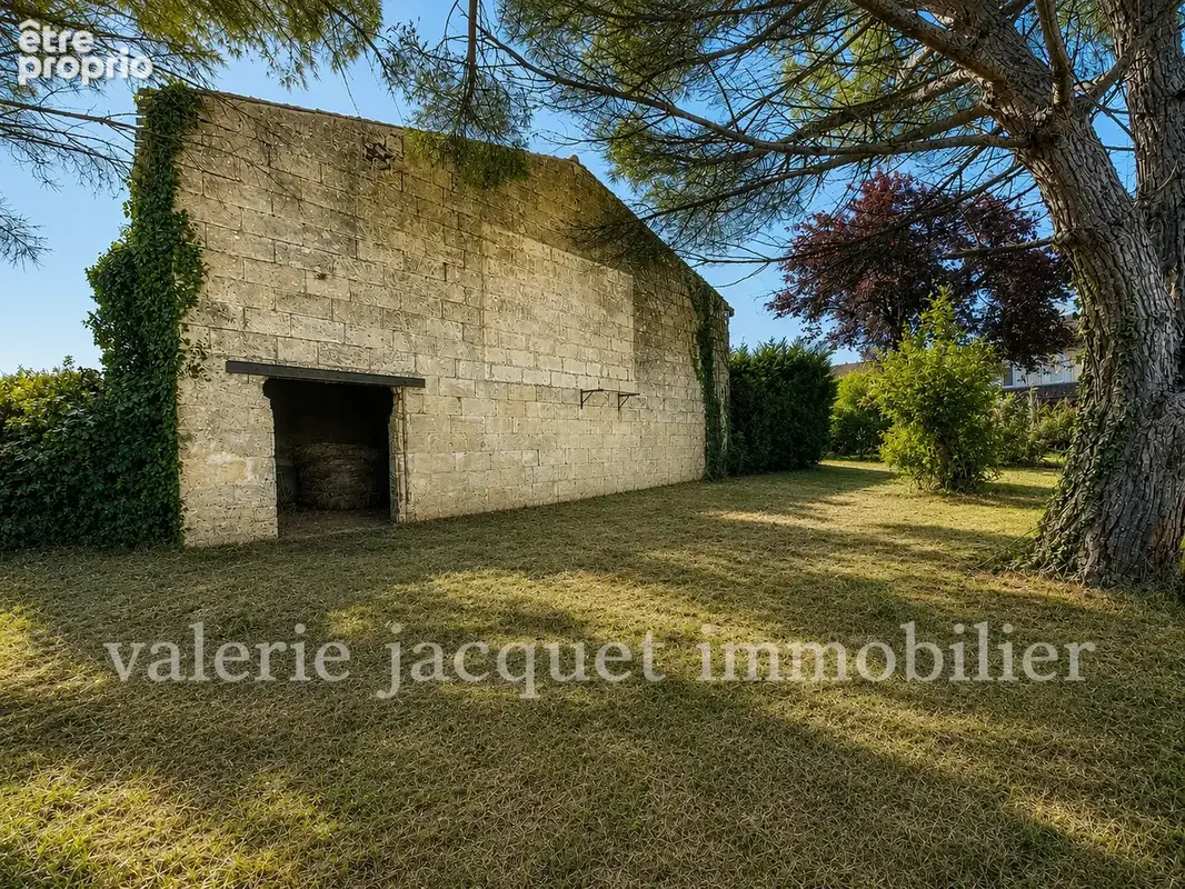 LUSSAC   Ensemble immobilier à rénover avec deux granges et fort potentiel d'évolution - photo 5