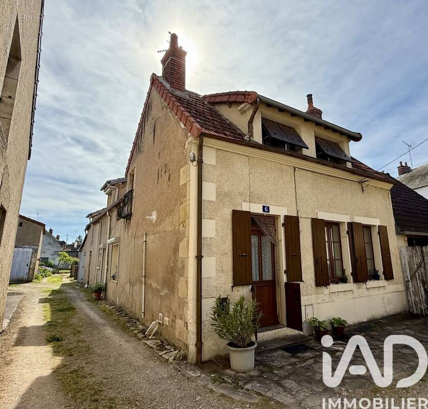 Photo 1 - Maison à SAINT-AMAND-MONTROND