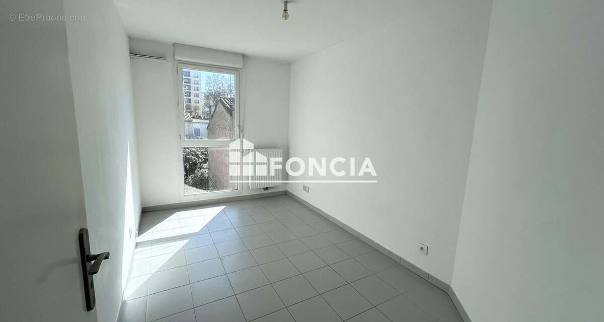 Appartement à MARSEILLE-4E