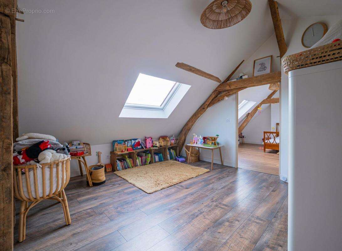 Maison à NEUVILLE-SUR-SARTHE