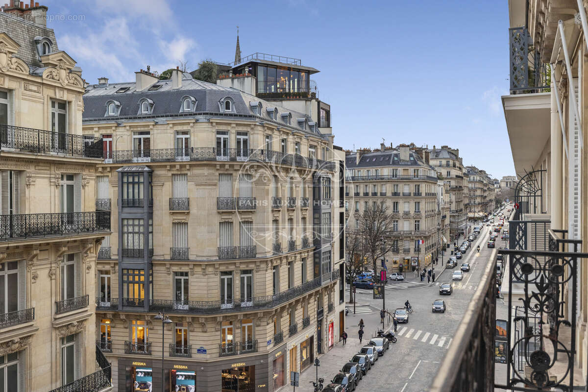 Appartement à PARIS-8E