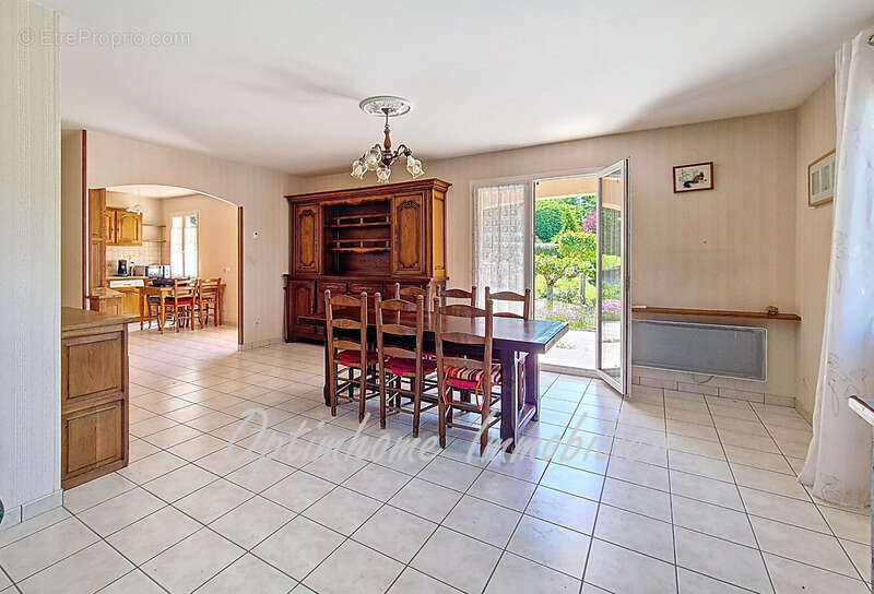 Maison à MONTAIGU-DE-QUERCY