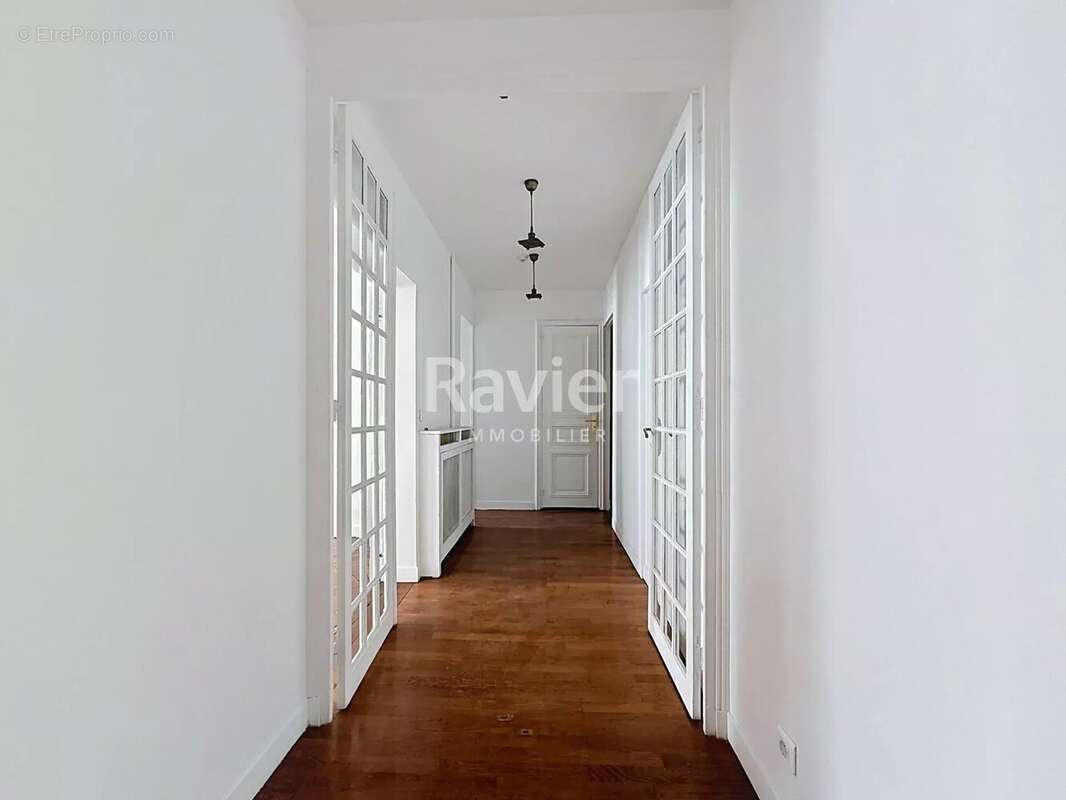 Appartement à PARIS-1E
