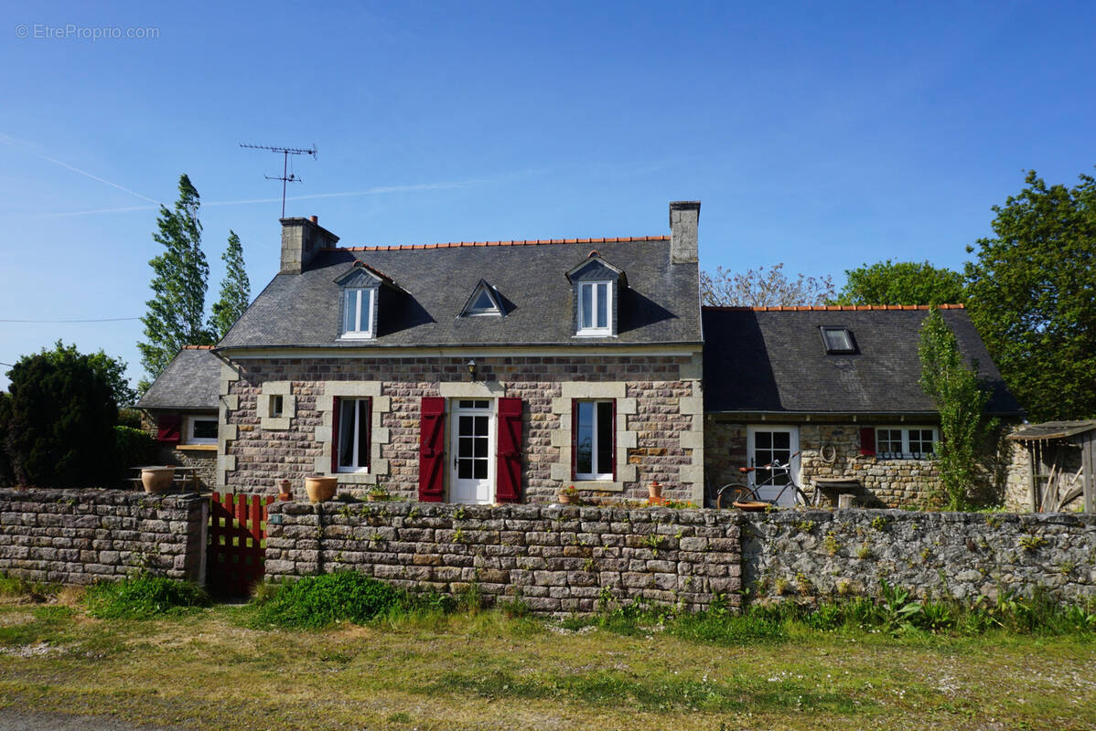 Maison à PLOURIVO