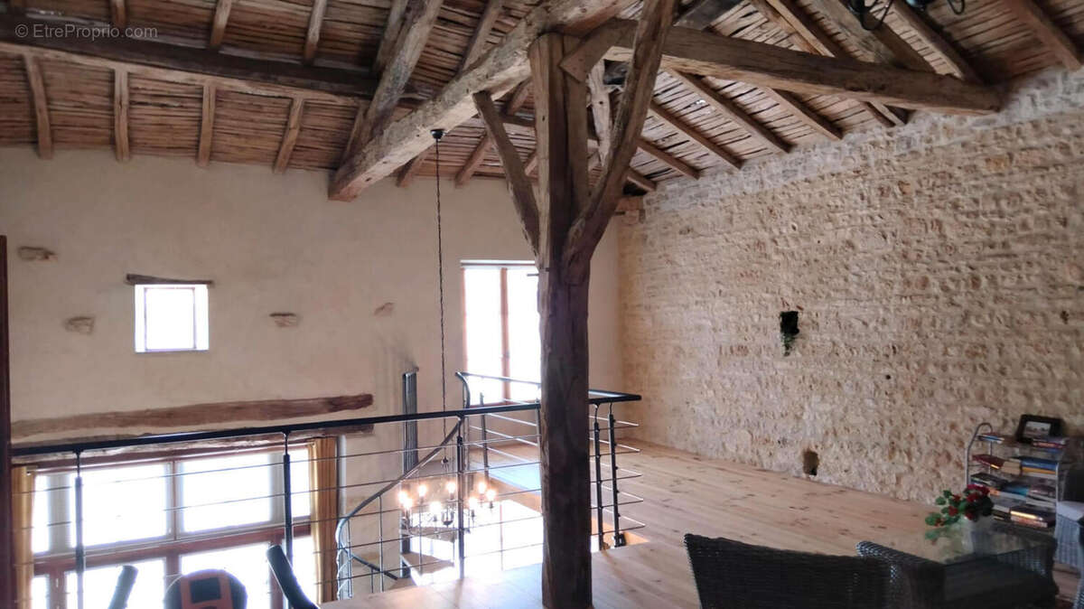 Près de Verteuil-sur Charente, Charmante Maison de Village Indépendante en Pierre, Vue, Superbes Jardins Champêtres - photo 19