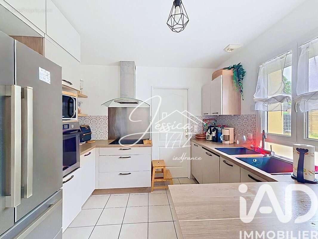 Maison 102 m² à Peroy-Les-Gombries  - photo 7
