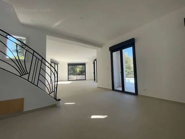 Villa restaurée de 153 m² – vue dominante plein sud – calme absolu - photo 5