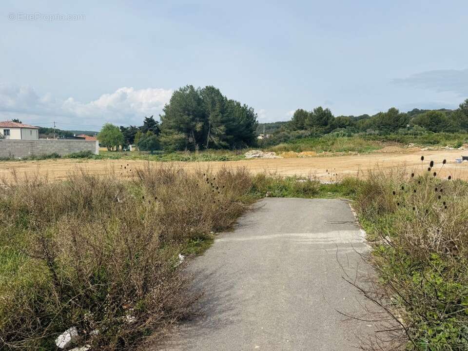 Terrain 730 m² à Port-De-Bouc  - photo 2
