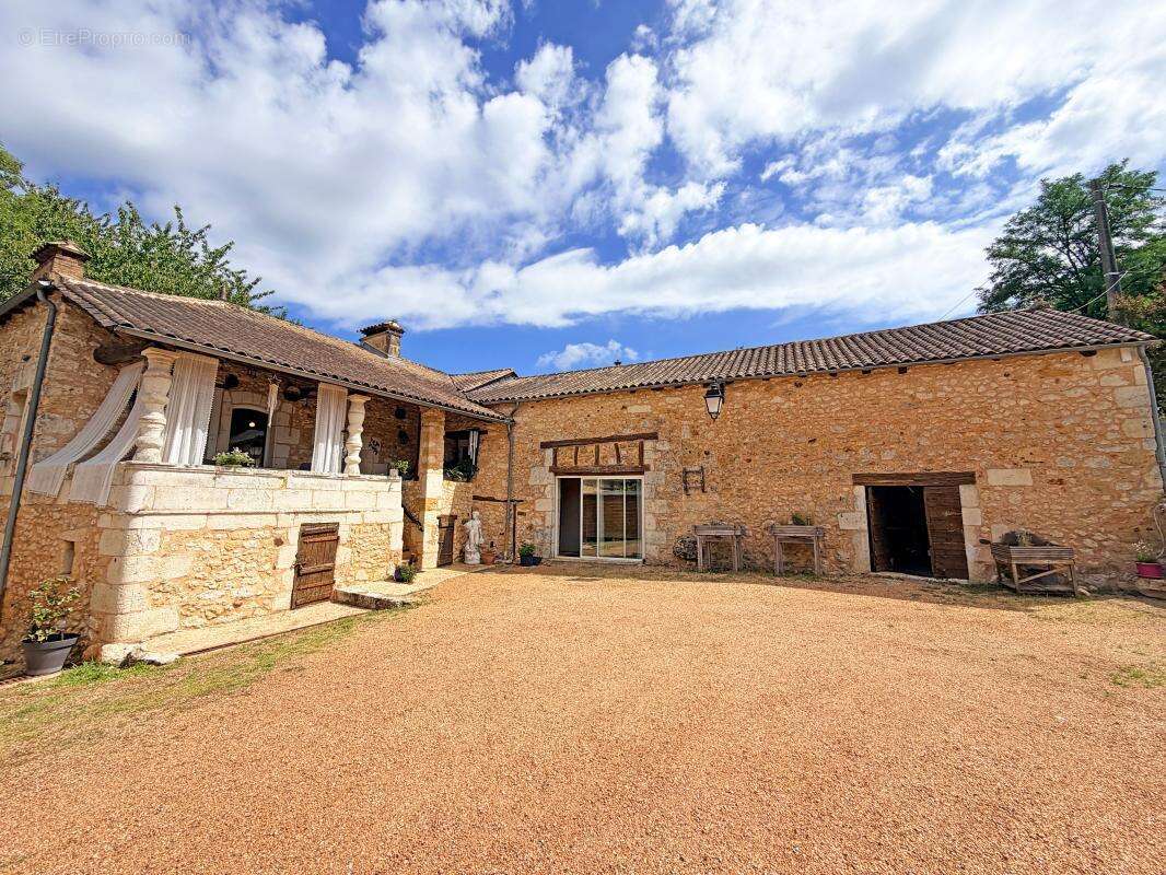 Maison avec gîte et piscine au calme - photo 3