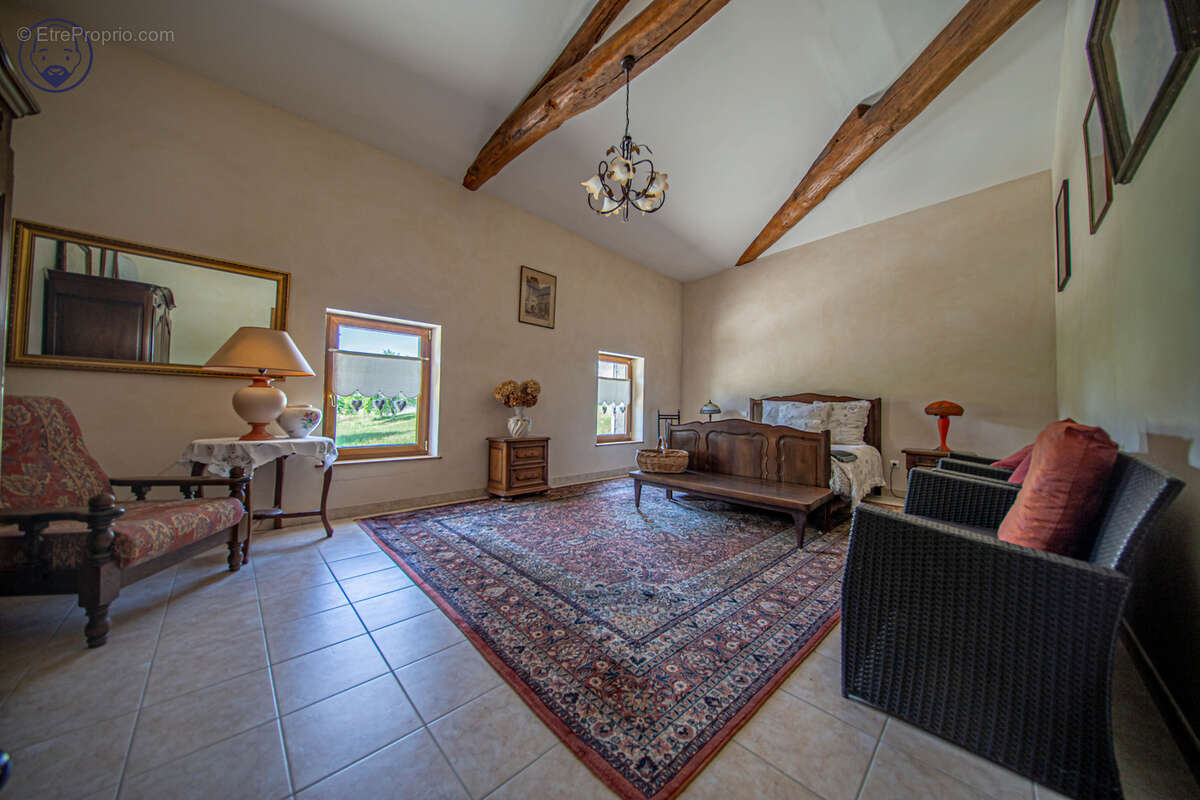 Maison avec jardin paysagé et terrasse - photo 16
