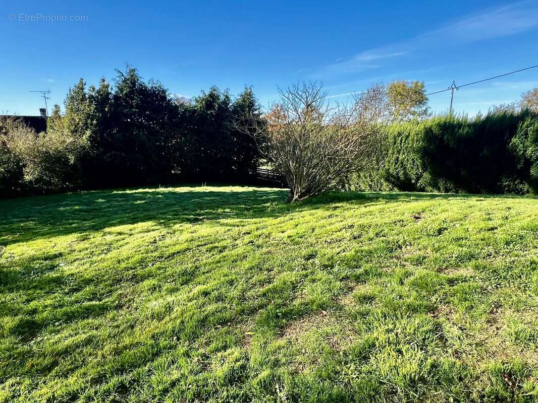 Maison à SAINT-SULPICE-LES-FEUILLES