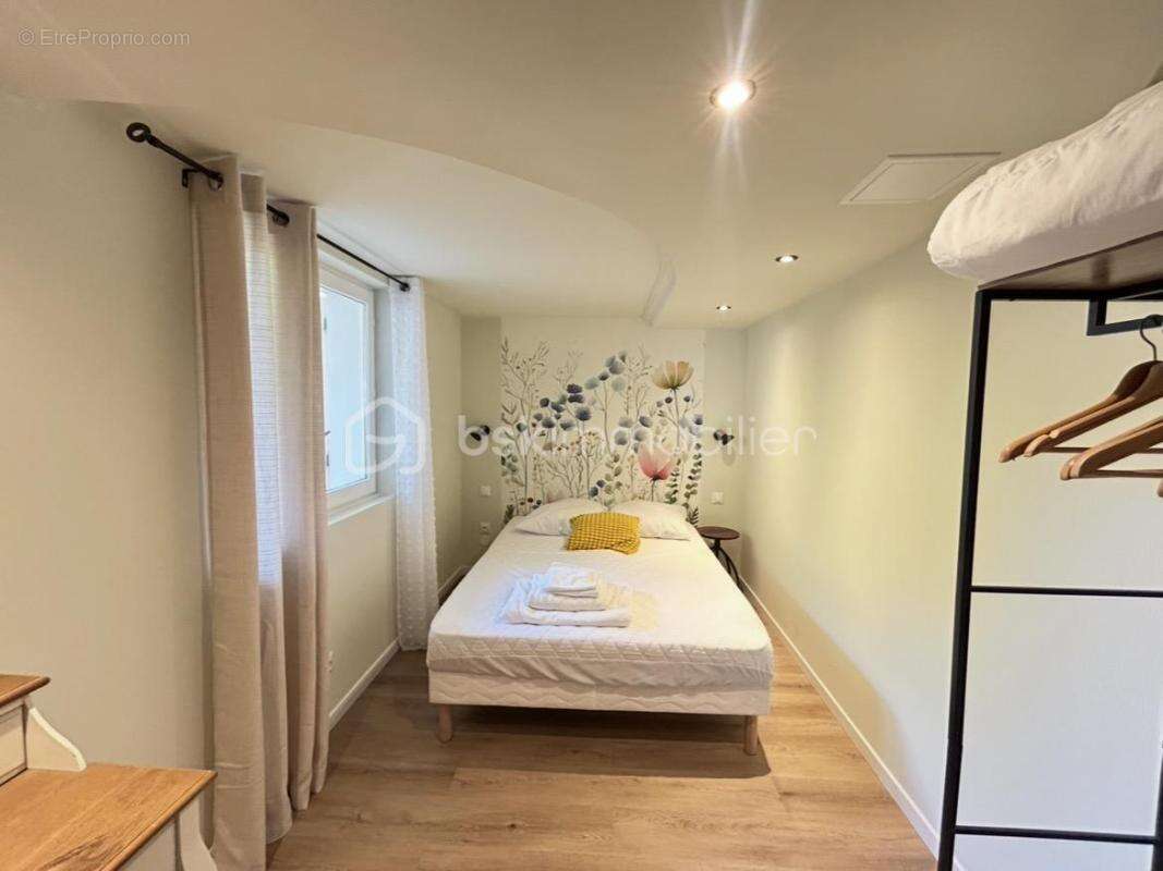 Propriété familiale de 211 m² avec piscine et espace indépendant - photo 9