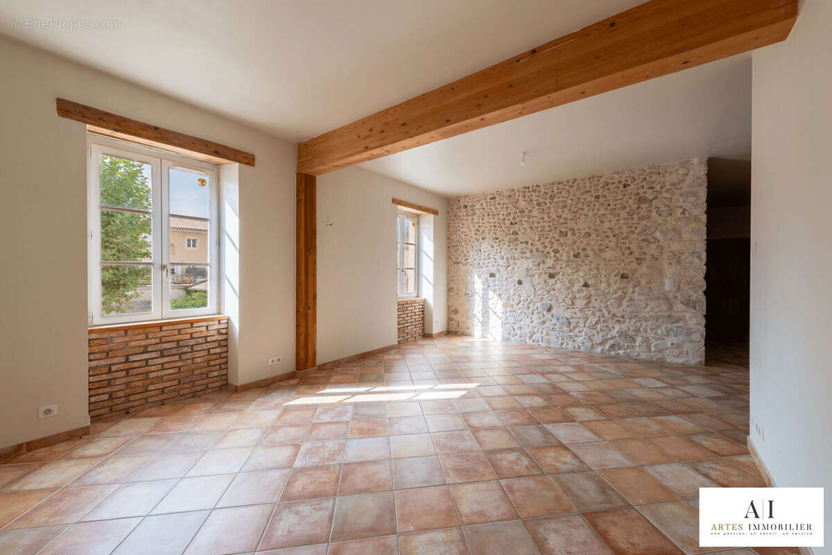 Appartement à MONTBOUCHER-SUR-JABRON