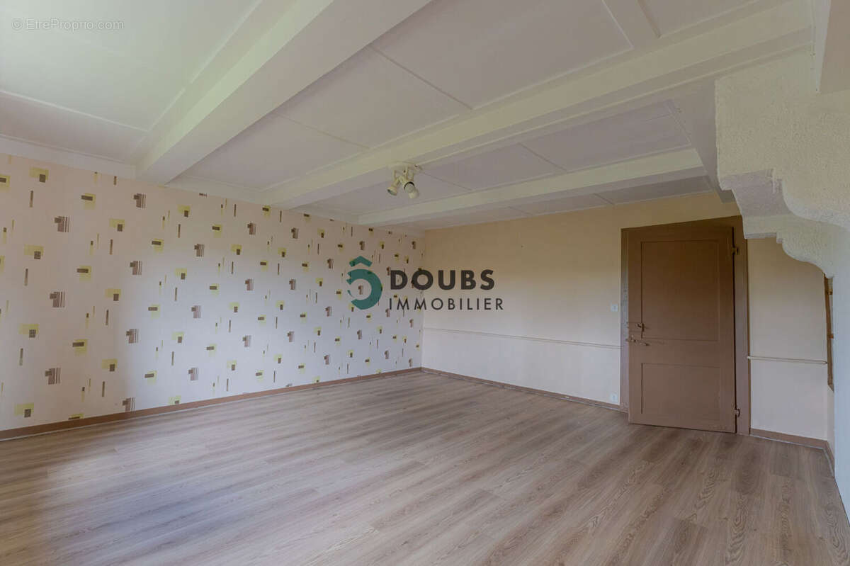 Appartement à ORCHAMPS-VENNES