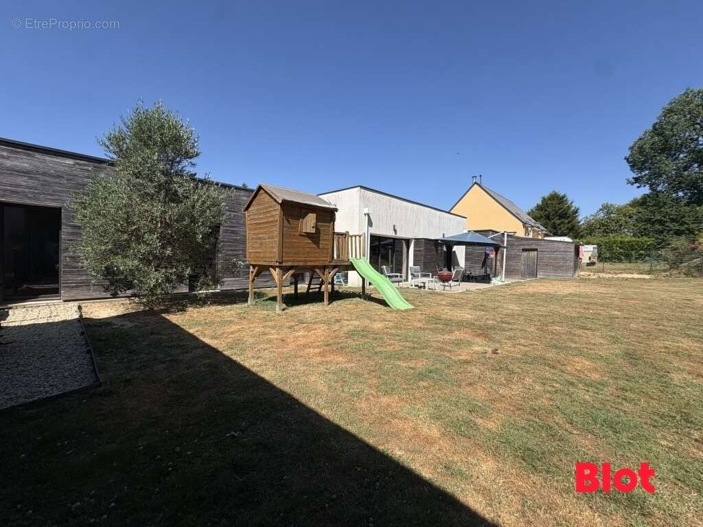 Maison 155 m² à Saint-Peran  - photo 2