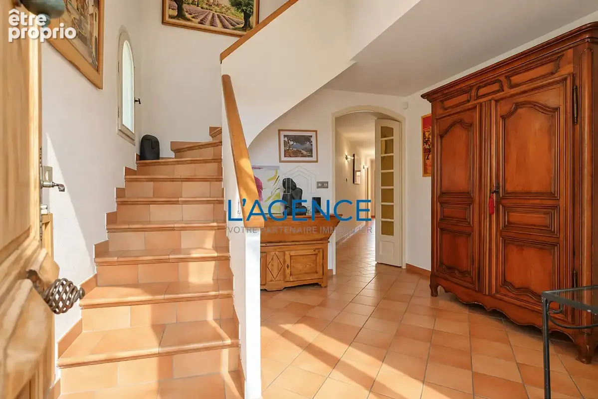 Villa de 171 m2 avec piscine et jardin arboré de 5202 m2 au calme - photo 8